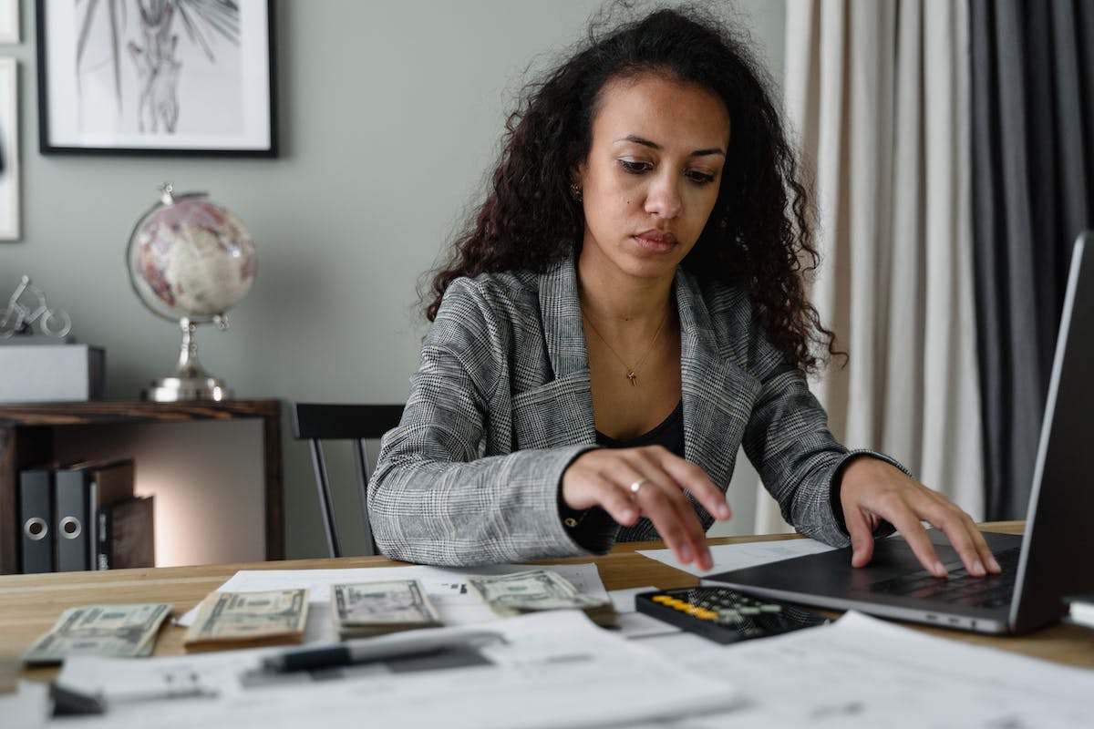 7 Ways to See if You are a Saver or a Spender